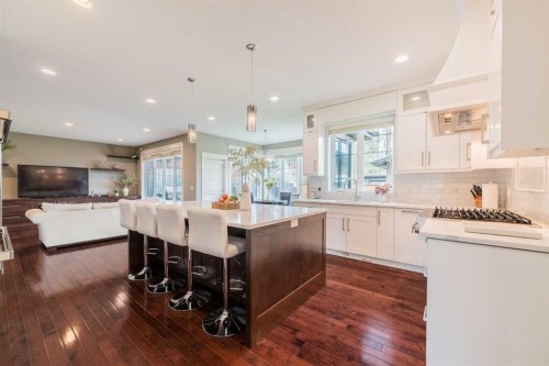 5615 19 Street Sw, Calgary, AB - Indoor Photo Showing Kitchen With Upgraded Kitchen