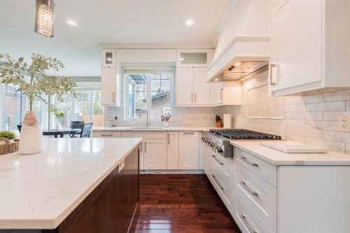 5615 19 Street Sw, Calgary, AB - Indoor Photo Showing Kitchen With Upgraded Kitchen