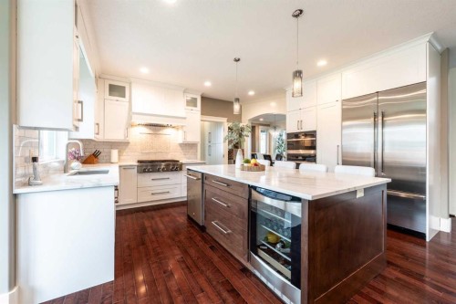 5615 19 Street Sw, Calgary, AB - Indoor Photo Showing Kitchen With Upgraded Kitchen