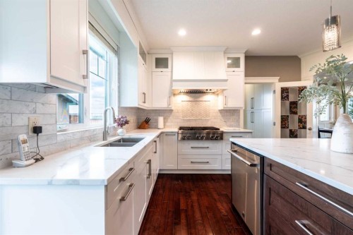 5615 19 Street Sw, Calgary, AB - Indoor Photo Showing Kitchen With Double Sink With Upgraded Kitchen