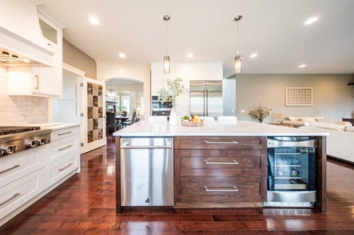 5615 19 Street Sw, Calgary, AB - Indoor Photo Showing Kitchen With Upgraded Kitchen