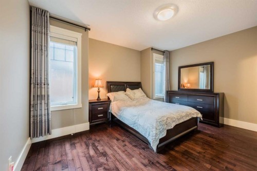 5615 19 Street Sw, Calgary, AB - Indoor Photo Showing Bedroom