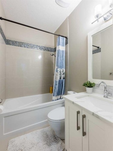 5615 19 Street Sw, Calgary, AB - Indoor Photo Showing Bathroom