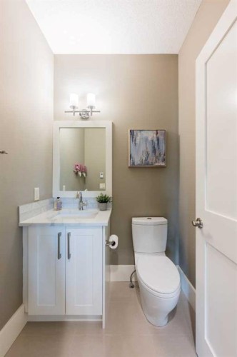 5615 19 Street Sw, Calgary, AB - Indoor Photo Showing Bathroom