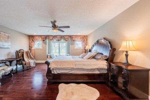 5615 19 Street Sw, Calgary, AB - Indoor Photo Showing Bedroom