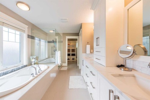 5615 19 Street Sw, Calgary, AB - Indoor Photo Showing Bathroom