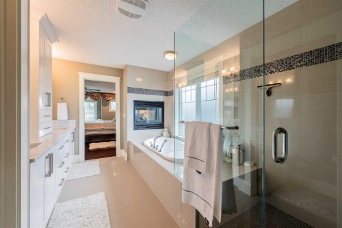 5615 19 Street Sw, Calgary, AB - Indoor Photo Showing Bathroom