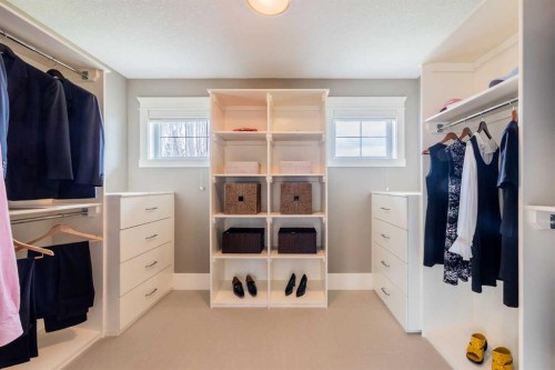 5615 19 Street Sw, Calgary, AB - Indoor With Storage