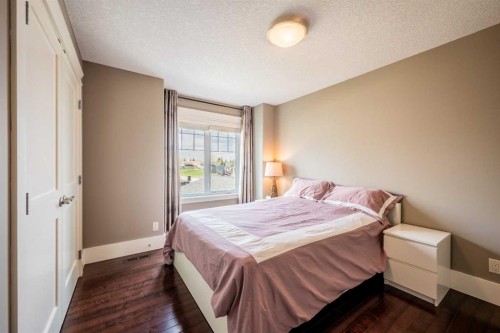 5615 19 Street Sw, Calgary, AB - Indoor Photo Showing Bedroom