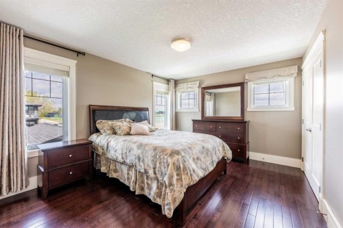 5615 19 Street Sw, Calgary, AB - Indoor Photo Showing Bedroom