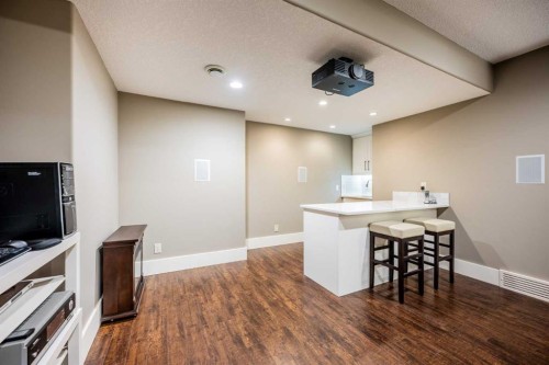 5615 19 Street Sw, Calgary, AB - Indoor