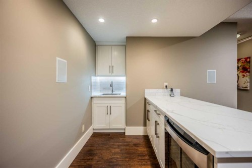 5615 19 Street Sw, Calgary, AB - Indoor