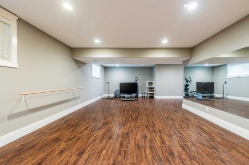 5615 19 Street Sw, Calgary, AB - Indoor Photo Showing Basement