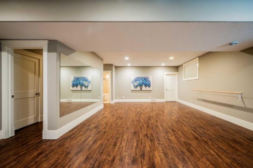 5615 19 Street Sw, Calgary, AB - Indoor Photo Showing Other Room