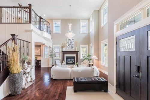 5615 19 Street Sw, Calgary, AB - Indoor With Fireplace