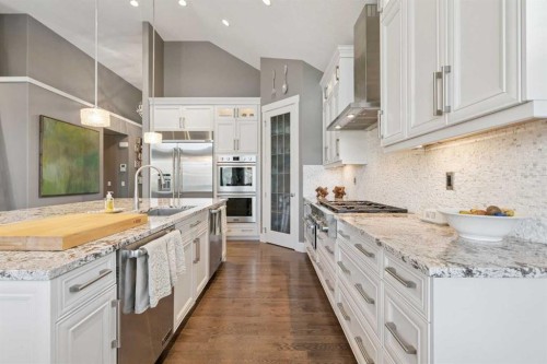 21 Rockford Road Nw, Calgary, AB - Indoor Photo Showing Kitchen With Upgraded Kitchen