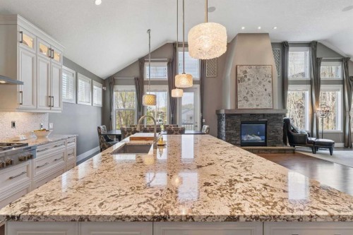 21 Rockford Road Nw, Calgary, AB - Indoor Photo Showing Kitchen With Upgraded Kitchen