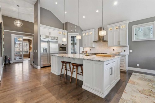 21 Rockford Road Nw, Calgary, AB - Indoor Photo Showing Kitchen With Upgraded Kitchen