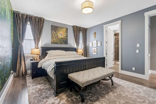 21 Rockford Road Nw, Calgary, AB - Indoor Photo Showing Bedroom