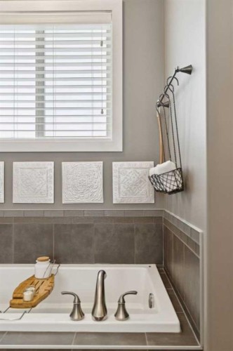 21 Rockford Road Nw, Calgary, AB - Indoor Photo Showing Bathroom