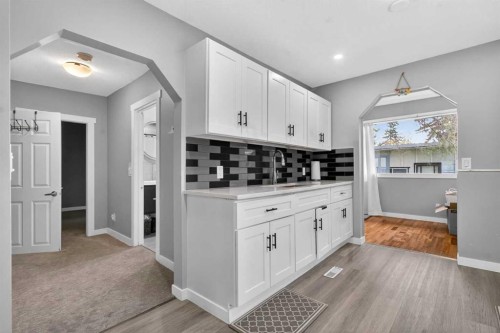 2418 27 Street Se, Calgary, AB - Indoor Photo Showing Other Room
