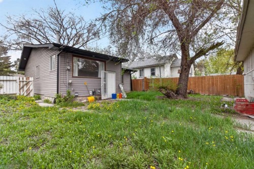 2418 27 Street Se, Calgary, AB - Outdoor