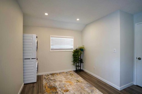 2418 27 Street Se, Calgary, AB - Indoor Photo Showing Other Room