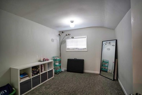 2418 27 Street Se, Calgary, AB - Indoor Photo Showing Other Room