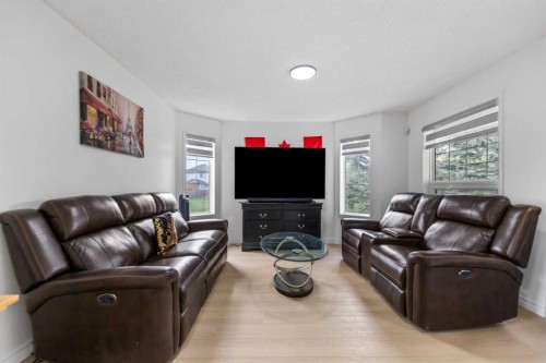 7 Country Hills Park Nw, Calgary, AB - Indoor Photo Showing Living Room