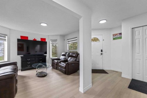 7 Country Hills Park Nw, Calgary, AB - Indoor Photo Showing Other Room