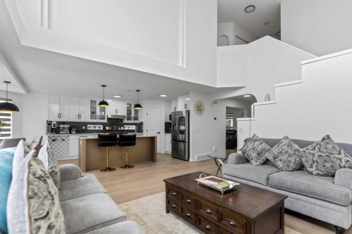 7 Country Hills Park Nw, Calgary, AB - Indoor Photo Showing Living Room