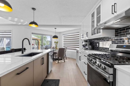 7 Country Hills Park Nw, Calgary, AB - Indoor Photo Showing Kitchen With Upgraded Kitchen