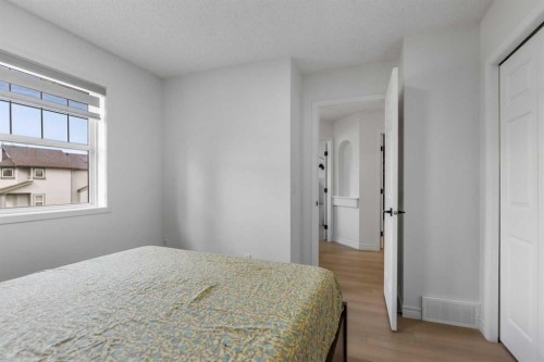 7 Country Hills Park Nw, Calgary, AB - Indoor Photo Showing Bedroom