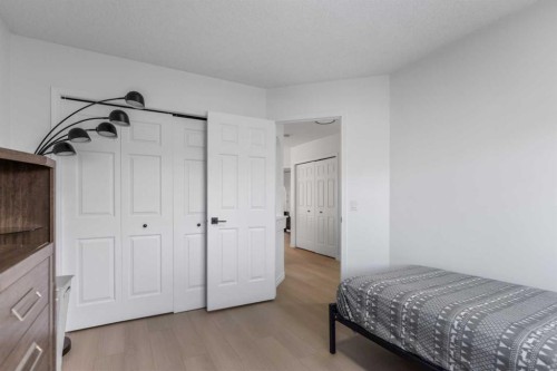 7 Country Hills Park Nw, Calgary, AB - Indoor Photo Showing Bedroom