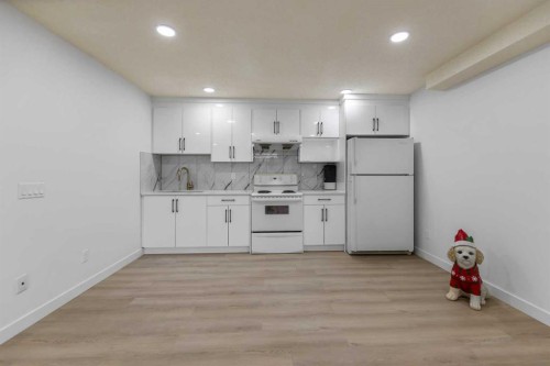 7 Country Hills Park Nw, Calgary, AB - Indoor Photo Showing Kitchen
