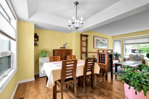 18 Shannon Terrace Sw, Calgary, AB - Indoor Photo Showing Dining Room