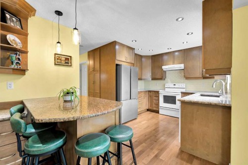 18 Shannon Terrace Sw, Calgary, AB - Indoor Photo Showing Kitchen