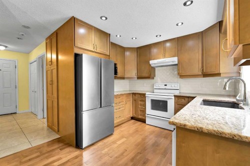 18 Shannon Terrace Sw, Calgary, AB - Indoor Photo Showing Kitchen