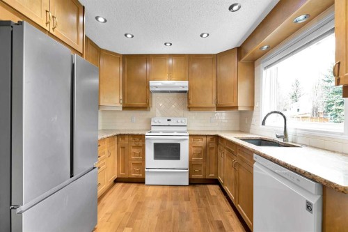 18 Shannon Terrace Sw, Calgary, AB - Indoor Photo Showing Kitchen