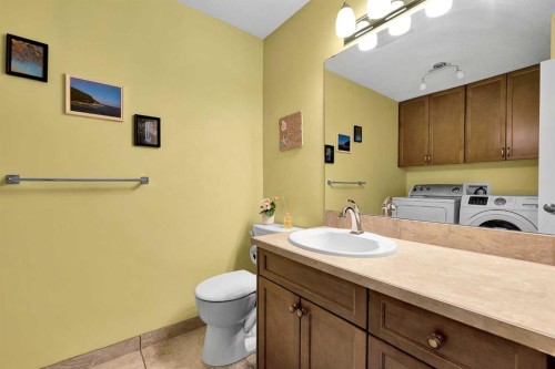 18 Shannon Terrace Sw, Calgary, AB - Indoor Photo Showing Laundry Room