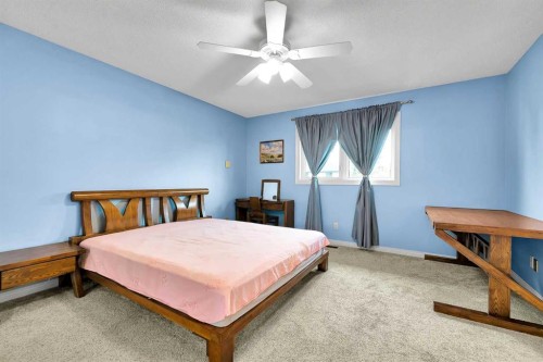 18 Shannon Terrace Sw, Calgary, AB - Indoor Photo Showing Bedroom