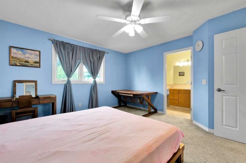 18 Shannon Terrace Sw, Calgary, AB - Indoor Photo Showing Bedroom