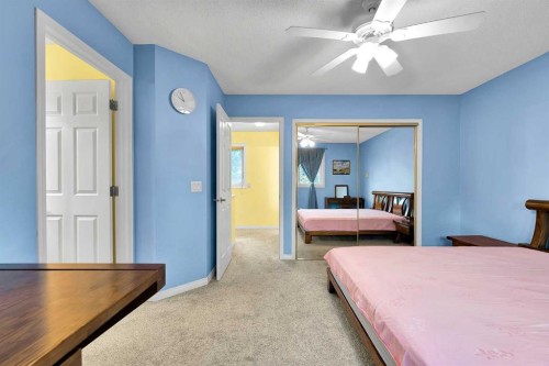 18 Shannon Terrace Sw, Calgary, AB - Indoor Photo Showing Bedroom