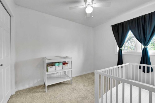 18 Shannon Terrace Sw, Calgary, AB - Indoor Photo Showing Bedroom