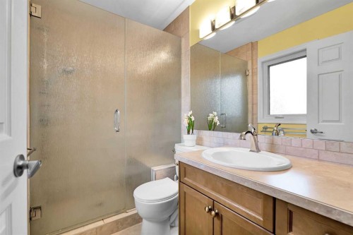 18 Shannon Terrace Sw, Calgary, AB - Indoor Photo Showing Bathroom