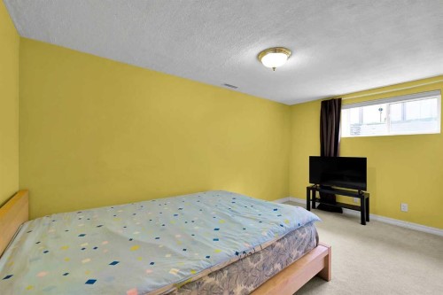 18 Shannon Terrace Sw, Calgary, AB - Indoor Photo Showing Bedroom