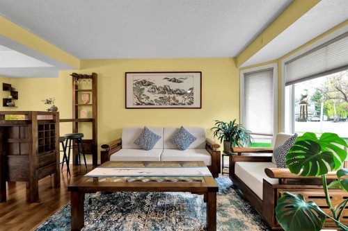 18 Shannon Terrace Sw, Calgary, AB - Indoor Photo Showing Living Room