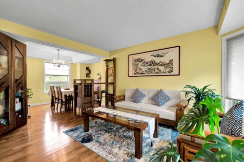 18 Shannon Terrace Sw, Calgary, AB - Indoor Photo Showing Living Room