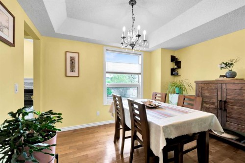 18 Shannon Terrace Sw, Calgary, AB - Indoor Photo Showing Dining Room