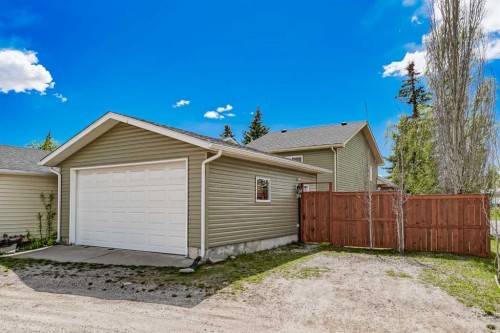 18 Martinview Crescent Ne, Calgary, AB - Outdoor With Exterior